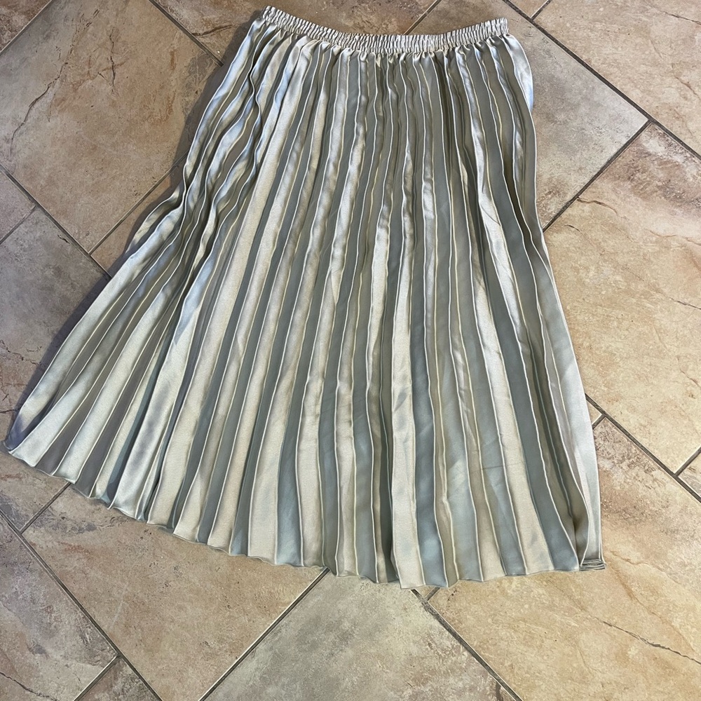 Lucky Elegant Silver Pleated Skirt